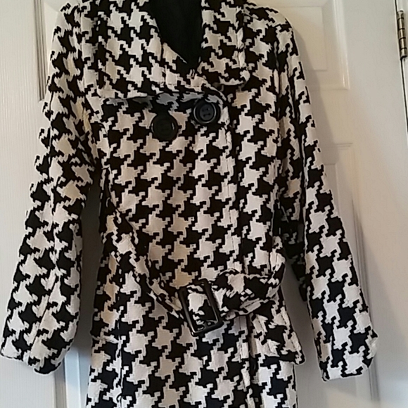 Coat - Picture 1 of 2